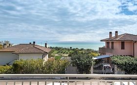 N196 - Numana, delizioso bilocale con giardino e vista mare